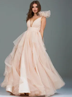 Практичный выбор: Вечернее платье на свадьбу