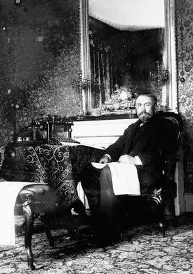 Фото Писатель, путешественник Носилов Константин Дмитриевич (1858-1923  г.г), сидящий у камина за работой