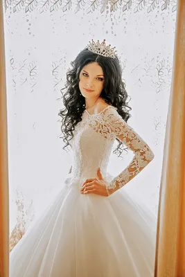 Каждая невеста мечтает о том, чтобы выглядеть как настоящая принцесса в  свой великий день. Пышное свадебное платье с камнями - это… | Instagram