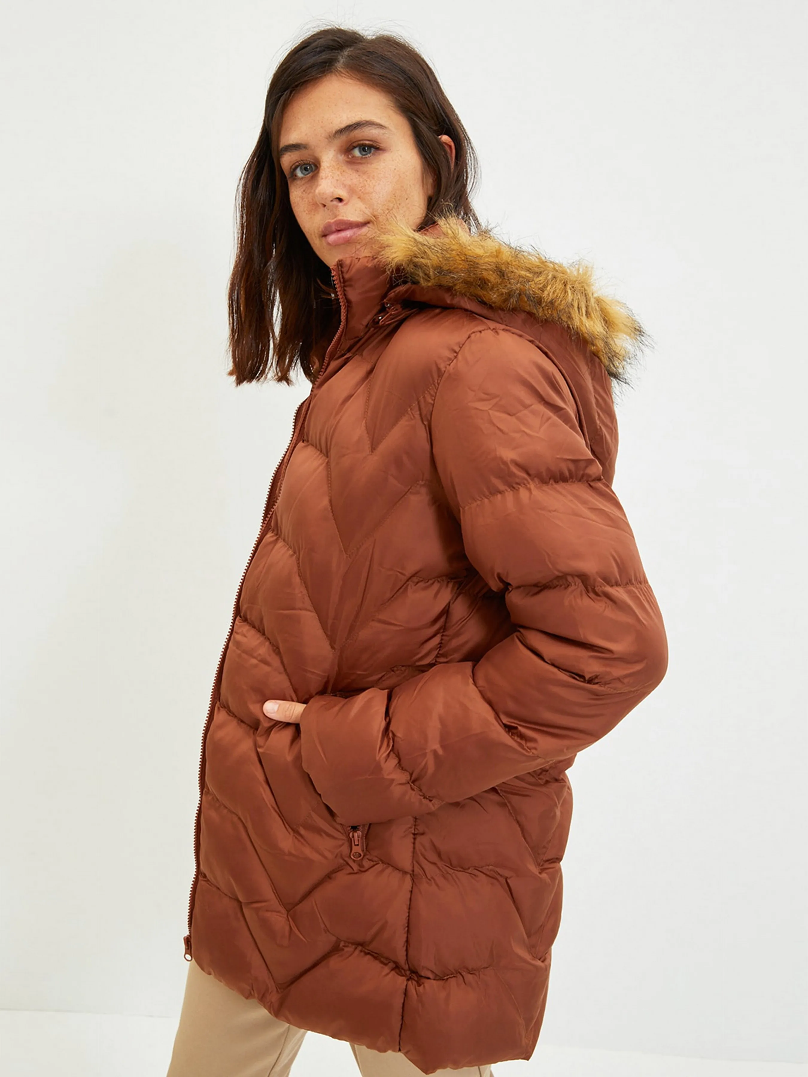Пуховик женский Mountain Hardwear Rhea Ridge/2 Parka светло-коричневый цвет — купить за 14499 руб. со скидкой 50 %, отзывы в интернет-магазине Спортмастер Пуховик женский Mountain Hardwear Rhea Ridge/2 Parka светло-коричневый цвет — купить за 14499 руб. со скидкой 50 %, отзывы в интернет-магазине Спортмастер