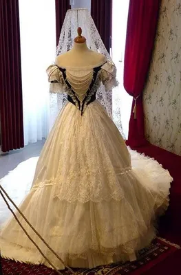 Шикарные, поистине королевские платья