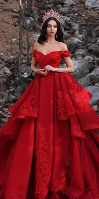 Королевское свадебное платье со шлейфом купить в Москве