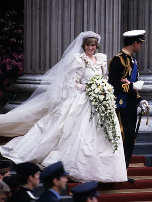Лучшие королевские свадебные платья всех времен: модные фасоны с фото |  Vogue UA