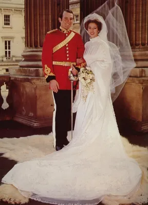 Знаменитые Свадебные Платья Британских Королев и Принцесс - YouTube