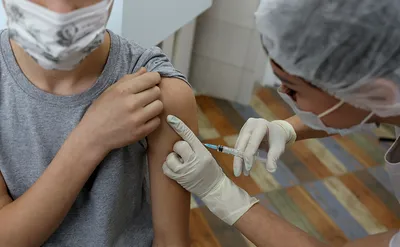 Вакцинация подростков от коронавируса: что нужно знать — РБК