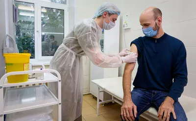В Москве открылась электронная запись на прививку от коронавируса — РБК