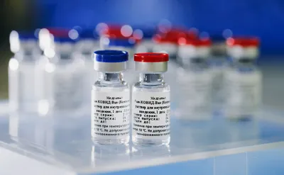 Российская вакцина от коронавируса начала поступать в гражданский оборот —  РБК