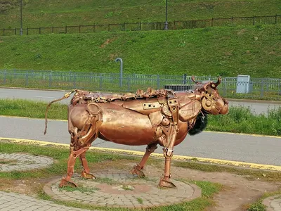 Железная корова, жанровая скульптура, Удмуртская Республика, Ижевск,  набережная Зодчего Дудина — Яндекс Карты