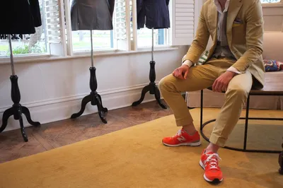 Самое модное сочетание: классический костюм с кроссовками Nike dunk ⚡️ •  костюм , состоящих из трех позиций : пиджак, жилетка , брюки… | Instagram