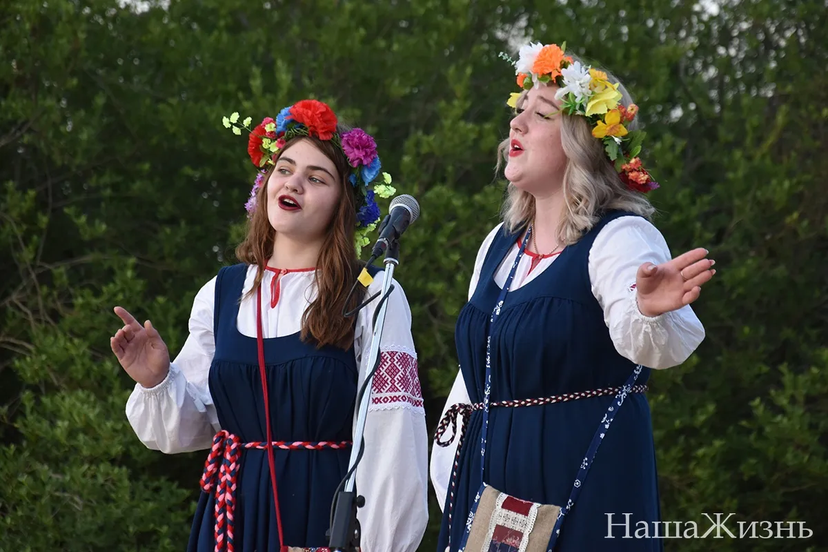 Ой на ивана купала песня вялкова. Ой да на Ивана Ой да на Купала. Ой я на Ивана да и на Купала. Ой да на Ивана Ой да на Купала песня.