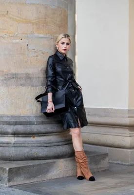 Кожаные платья на каждый день: как и с чем носить - фото | Vogue UA