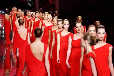 Красные платья — самые красивые модели, которые можно купить прямо сейчас |  Vogue Russia