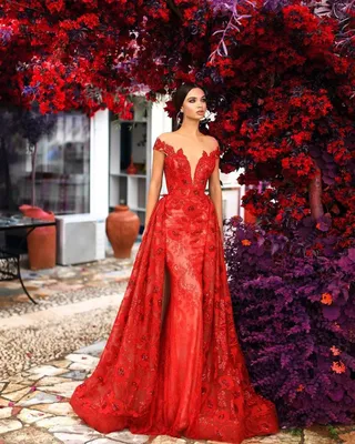 Самые красивые красные наряды знаменитостей перед Днем святого Валентина |  Vogue Russia