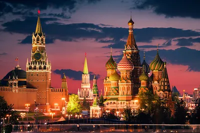 Фото Кремль и Храм Василия Блаженного в ночной Москве. Фотограф Karol  Nienartowicz
