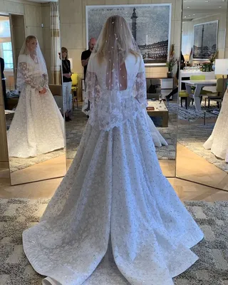 Война невест: самые красивые и дорогие свадебные платья знаменитостей