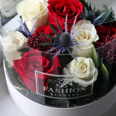 Когда самые красивые цветы воссоединяются в прозрачной коробке - это  настоящая любовь❤️ | Valentine's day games, Flower box gift, Diy  valentine's cards