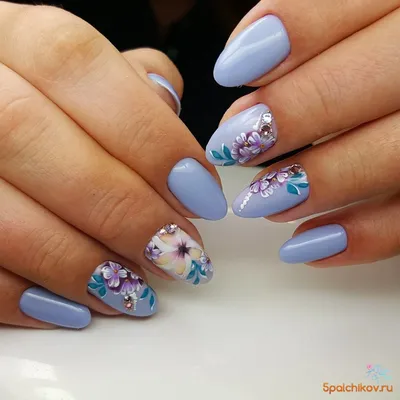 Самый красивый голубой дизайн ногтей с нежными цветами - фото дизайна ногтей