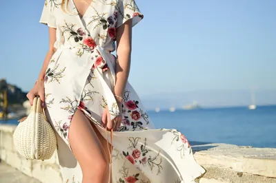 Всегда красивые женские короткие платья для выпускного вечера без рукавов с  V-образным вырезом и открытой спиной на тонких бретельках – лучшие товары в  онлайн-магазине Джум Гик