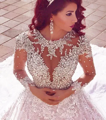 Как подбирать свадебные платья для пышных девушек: советы для невест  плюс-сайз. - eventforme.ru