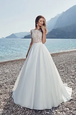 Свадебное платье для полных девушек с рукавами купить в Москве