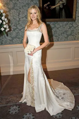 Красивое свадебное платье с жемчугом на корсете купить в Москве