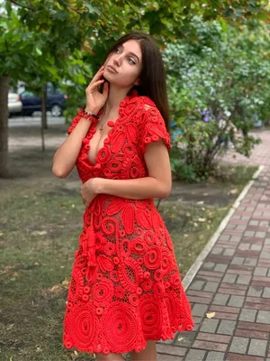 Красное короткое кружевное платье (ФОТО) - модный тренд сезона -  trendymode.ru