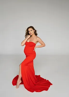 Красное платье по фигуре со шлейфом