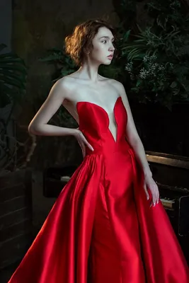 Красное платье для фотосессии со съемным длинным шлейфом — цена 2800 грн в  каталоге Вечерние платья ✓ Купить женские вещи по доступной цене на Шафе |  Украина #31943280
