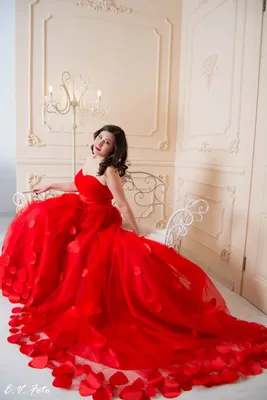 Купить красное свадебное платье от Pierre Cardin, пышное, расшитое
