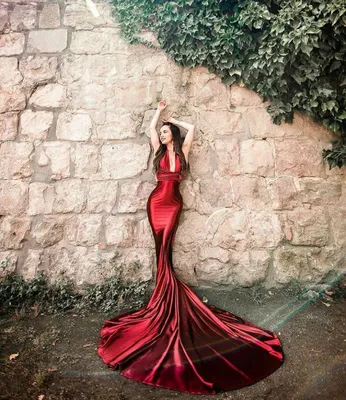 Красное платье с длинным шлейфом (54 фото)
