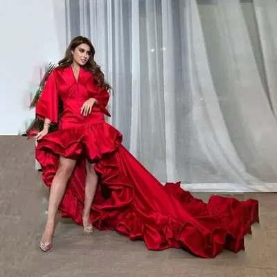 Изумительное платье в сочном оттенке красного с небольшим шлейфом Размер  42-46 (На корсете) Прокат 14тыс тг #красноеплатье #красное_зд | Instagram