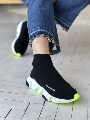 Архив Белые кроссовки Balenciaga Triple S многослойная подошва: 2 375 грн.  - Кроссовки Киев на BON.ua 92180766