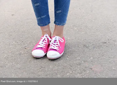 Как смотрятся на ноге кроссовки для тенцев - фото