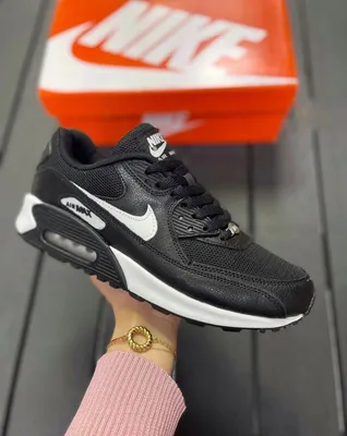 Кроссовки Nike Air Max 90 черные с белым в шоуруме в СПб