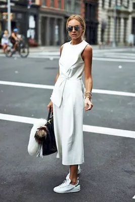 белые кроссовки с платьем - Поиск в Google | Стиль, Стиль кэжуал, Недели  моды
