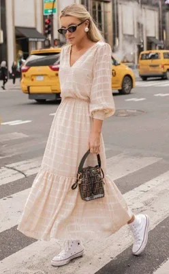 Как комбинировать платье с кедами: модный тренд для всех возрастов 2019 |  Будь в стиле! | Дзен