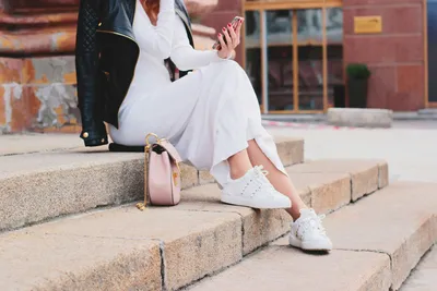Кроссовки с платьем - 6 самых модных сочетаний на лето - ФОТО
