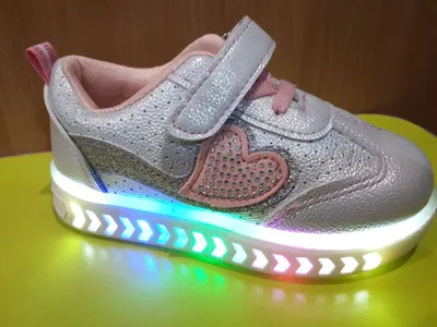 Кроссовки со светящейся led подошвой – купить по низким ценам в  интернет-магазине Джум | Без обуви, Кроссовки, Обувь