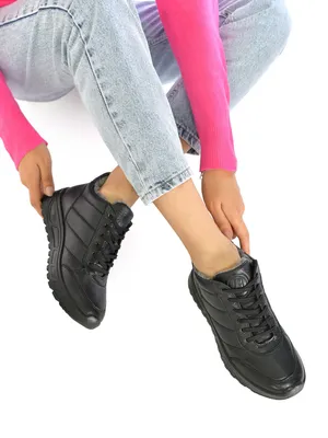 Модные женские кроссовки 2024-2025: трендовые модели, фото