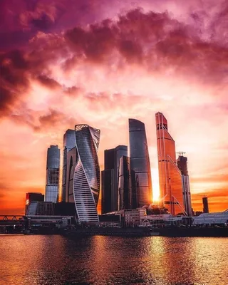 Названы самые популярные места Москвы в Instagram. Сохраняйте, чтобы не  потерять😉 ⠀ Рейтинг достопримечательностей сто… | Пейзажи, Красивые места,  Городской пейзаж
