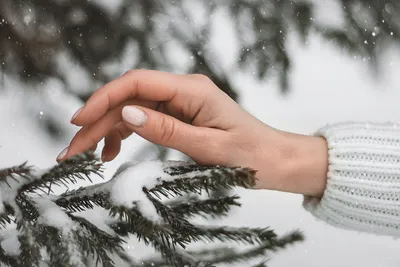 Как побороть сухость рук зимой: советы дерматолога