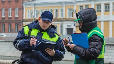 Власти Москвы увеличили поступления в бюджет за счет штрафов за парковку на  газонах