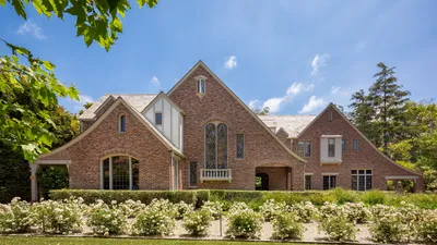 Звезда «Теории большого взрыва» Кунал Найяр покупает бывший дом Николаса Кейджа за 7,5 миллионов долларов | Архитектурный дайджест