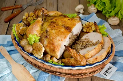 Курица, фаршированная грибами и овощами: праздничное блюдо за 60 минут -  Вкусно 24