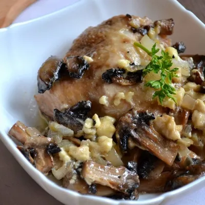 Куриное филе с грибами в сметанном соусе — пошаговый рецепт с фото и  описанием процесса приготовления блюда