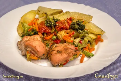 Курица с картошкой и овощами в духовке | Пикабу