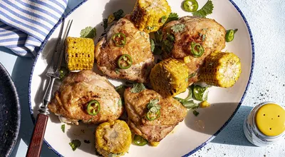 МЕГАСОЧНАЯ курица на гриле в духовке,нашприцованная соусом, с маринованным  луком | Пикабу