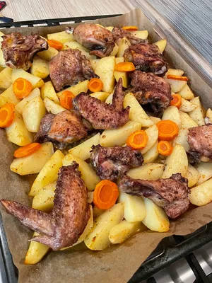 Куриные бедра с картошкой в духовке - рецепт с фото | CookJournal