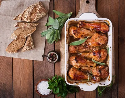 Курица с картошкой, запеченная в рукаве — пошаговый рецепт с фото и  описанием процесса приготовления блюда от Петелинки.