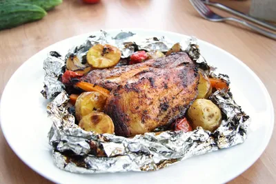 Курица на углях в фольге рецепт с фото пошагово - 1000.menu
